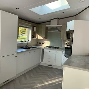 Graceland With Hot Tub Holiday home Barmby on the Moor
