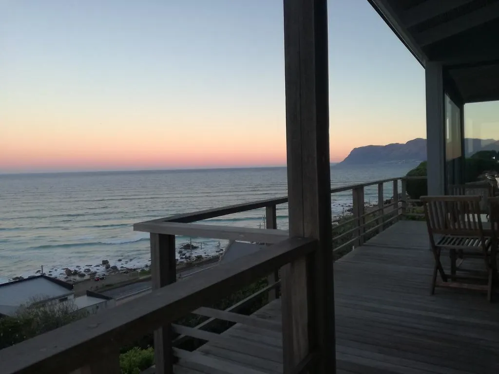 Seaview Apartment In Muizenberg